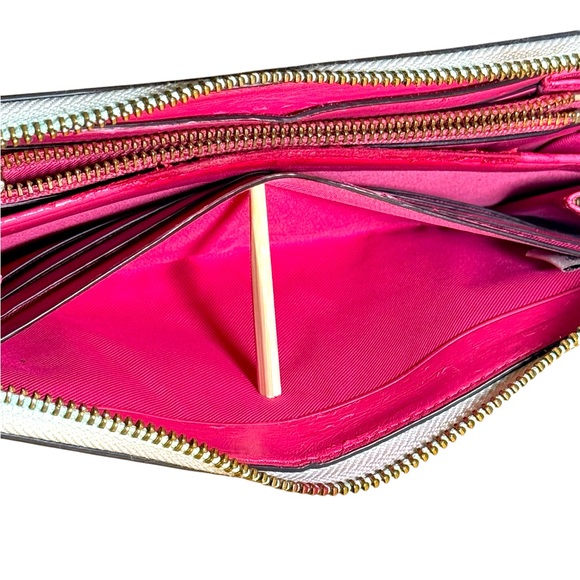 Coach Limiteded Edition continental zip around wallet With Pop Floral Print - Picture 15 of 16